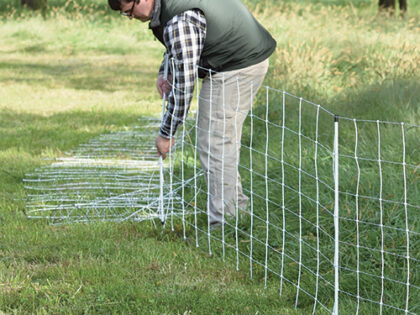 joe-installing-electric-net-fence